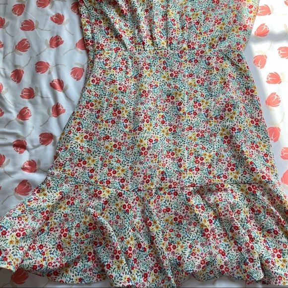 NWOT BB Dakota Flower On Floral Cocktail Wrap Mini Dress Size 0 Womens - Picture 14 of 16